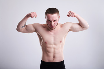 Fototapeta na wymiar strong bodybuilder showing his biceps