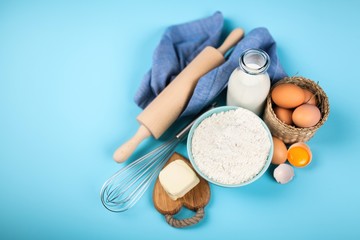 Obraz na płótnie Canvas Basic baking ingredients