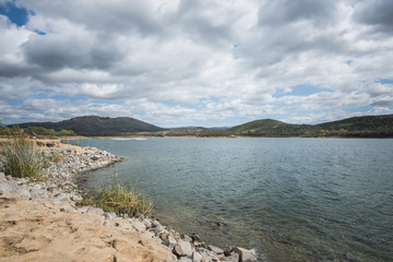 Fototapeta premium Lake Skinner Reservoir Recreation Area on a Cloudy Day in Temecula, Riverside County, California