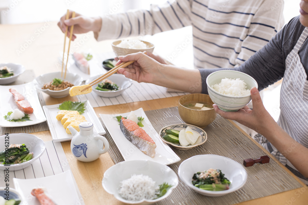 Poster A couple eating breakfast in Japan