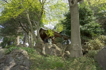 日本の街のお寺（japanese underground temple）