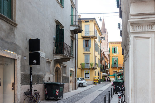 Fototapeta Corte S. Giovanni in Foro in old city of Verona