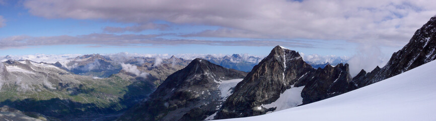 Fototapeta na wymiar panoramic view of the Bernina mountains near St. Moritz