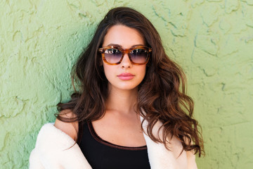 Naklejka premium Beautiful young woman