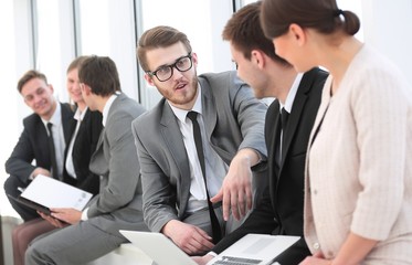 employee with colleagues before the briefing