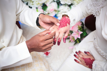 Obraz na płótnie Canvas Malay Wedding bride during the marriage ceremony. Selective Focus. 