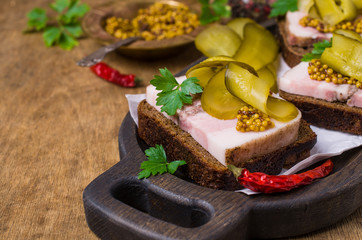 Sandwich with pork fat