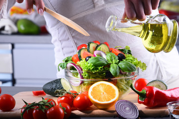 Preparation of a vegetable salad from fresh organic ingredients