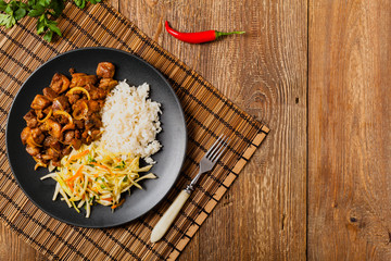 Sweet, caramelized fried chicken with soy sauce in Vietnamese.