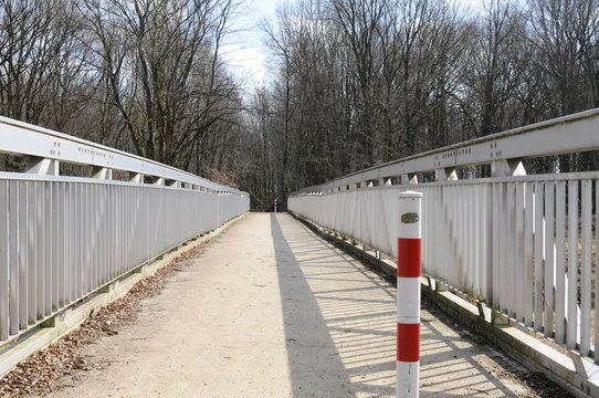 Br&uuml;cke mit Poller Zugangsbeschr&auml;nkung