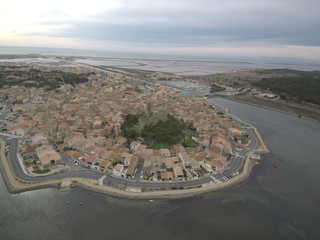 Gruissan,localidad y comuna francesa, situada en el departamento del Aude en la región de Languedoc-Rosellón. Fotografia aerea con Dron
