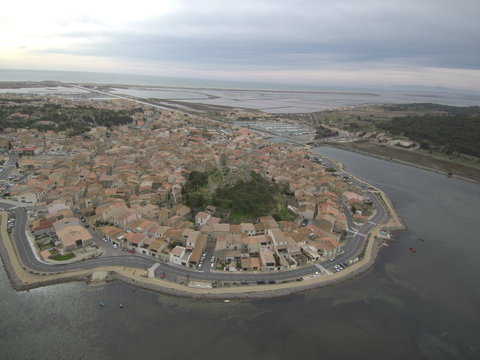 Gruissan,localidad y comuna francesa, situada en el departamento del Aude en la región de Languedoc-Rosellón. Fotografia aerea con Dron