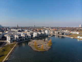 Fototapeta na wymiar Phönixsee-Ufer in Dortmund