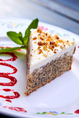 carrot cake with nuts