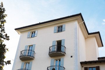 Four floors private building seen from the outside, detail