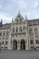 Fototapeta premium The Budapest parliament and a statue from the side