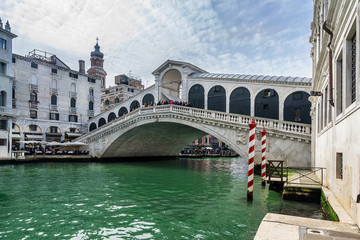 Fototapeta na wymiar Looking across the Grand Canal to the Rialto bridge in Venice