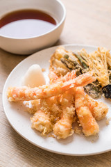 shrimps tempura (battered fried shrimps) with vegetable