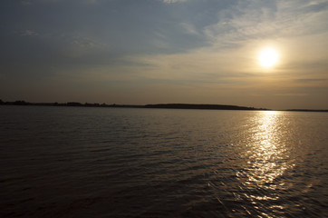 Fototapeta na wymiar sunset by the river
