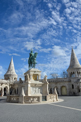 Obraz premium Szent Istvan statue at Fishermans bastion in Budapest