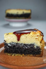 Käsekuchen mit Mohnschicht