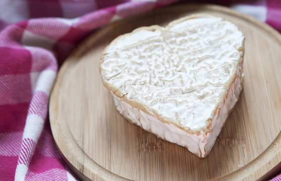 plateau de fromage en cœur 
