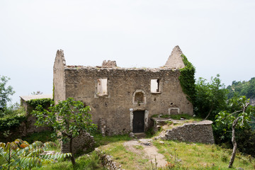 Fototapeta na wymiar Ruins on path of the Gods on Amalfi coast