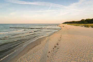 Sonnenuntergang über dem Ostsee Strand in Zingst auf Darss