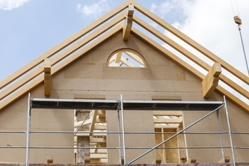 Ein neues Dach entsteht - auf der Baustelle