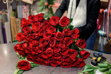 Fototapeta premium A huge bouquet of red roses lying on the table