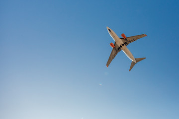 Fototapeta na wymiar flying airplane in blue sky