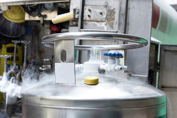 Selected focus valve and pressure of connecting gas system for nitrogen cylinders