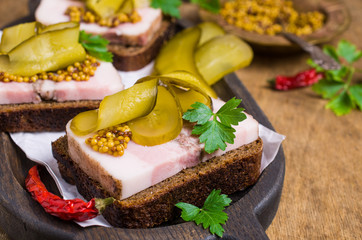 Sandwich with pork fat