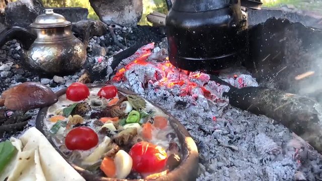 odun ateşi ve doğada yiyecek k&uuml;lt&uuml;r&uuml;