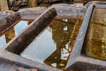 pouring molten metal in automatic casting line