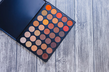 Professional pallet of multicoloured eyeshadow.