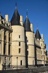 Fototapeta na wymiar Tours de la Conciergerie à Paris, France