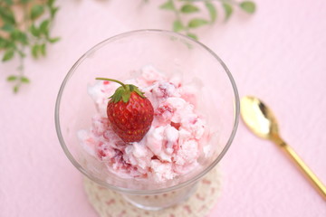 イチゴのフローズンヨーグルト