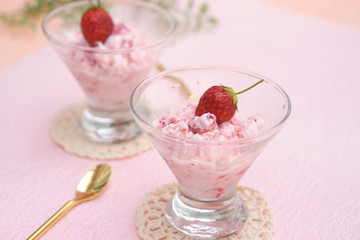 イチゴのフローズンヨーグルト