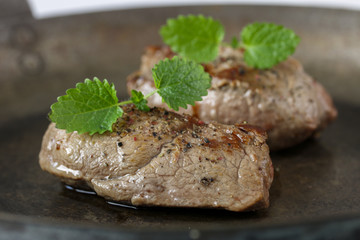 Wildfleisch gebraten