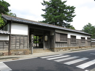 松江武家屋敷の長屋門