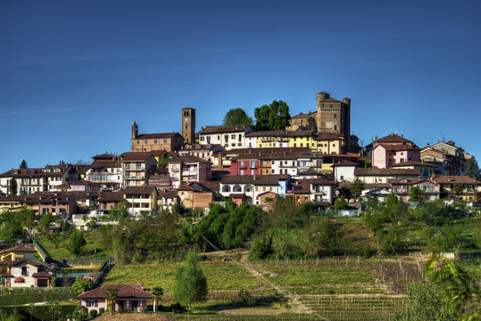 Langhe &ndash; Roddi - View of the town of Roddi, in the Langhe, in Piedmont, surmonted by the castle.