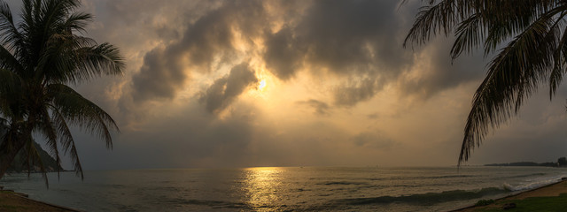 Fototapeta na wymiar Sunset with dramatic cloud over sea