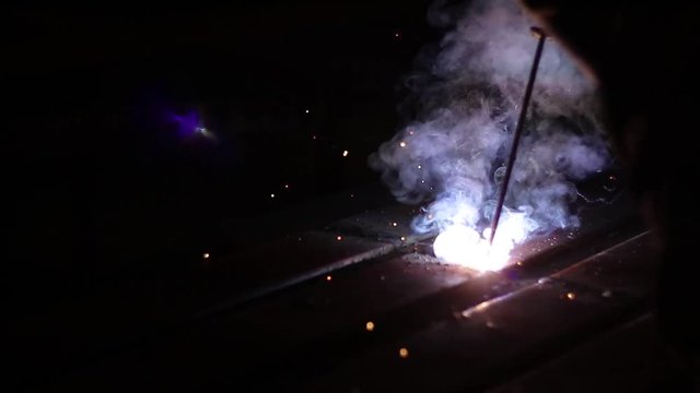 welding metal with sparks