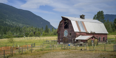 Barn in field, British Columbia, Canada © klevit