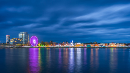 Köln am Abend und Kirmes