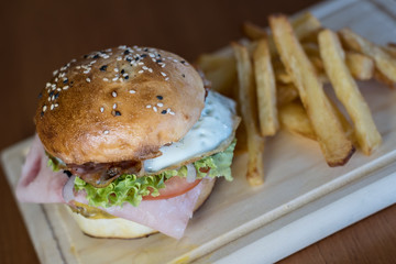 Burguer Hamburguer Chesse combo special bun meat cheeseburguer meal tomato lettuce snack chicken salad plata fries fastfood