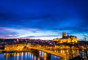 Obraz premium Meißen an der Elbe zur blauen Stunde