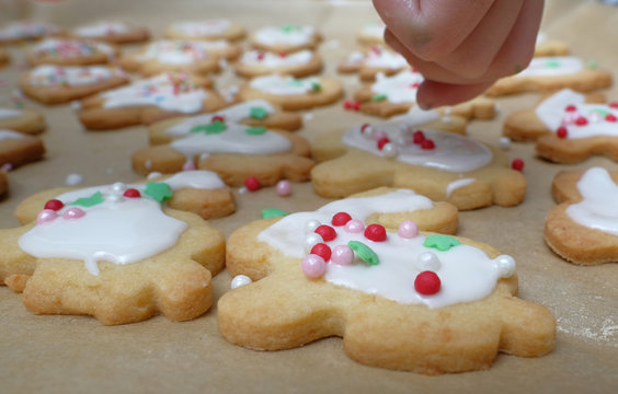 Glasieren von Pl&auml;tzchen