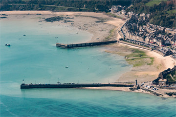 vue aérienne de Cancale en Bretagne en France